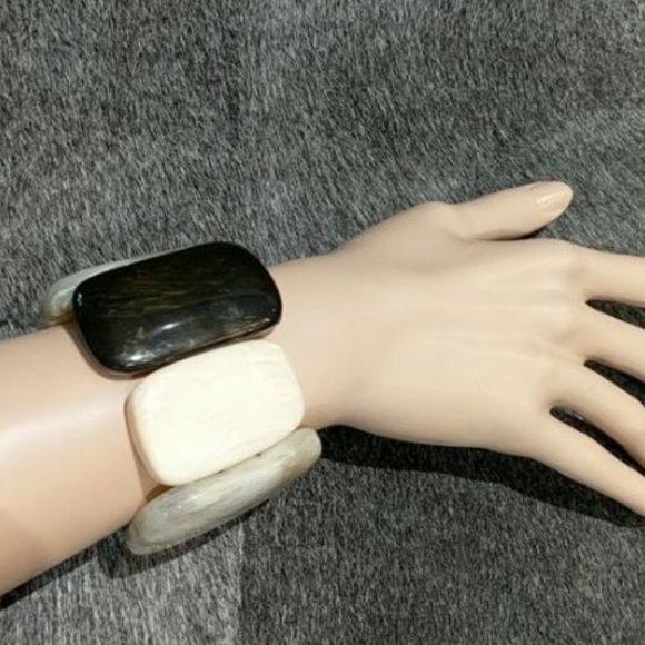 POLISHED TAGUA Stretch Bracelet Ivory Tan Black - Picture 3 of 7